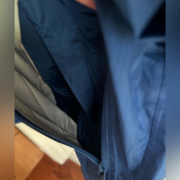 Men’s Mountain Hardwear Acadia Rain Jacket - Picture 5 of 9